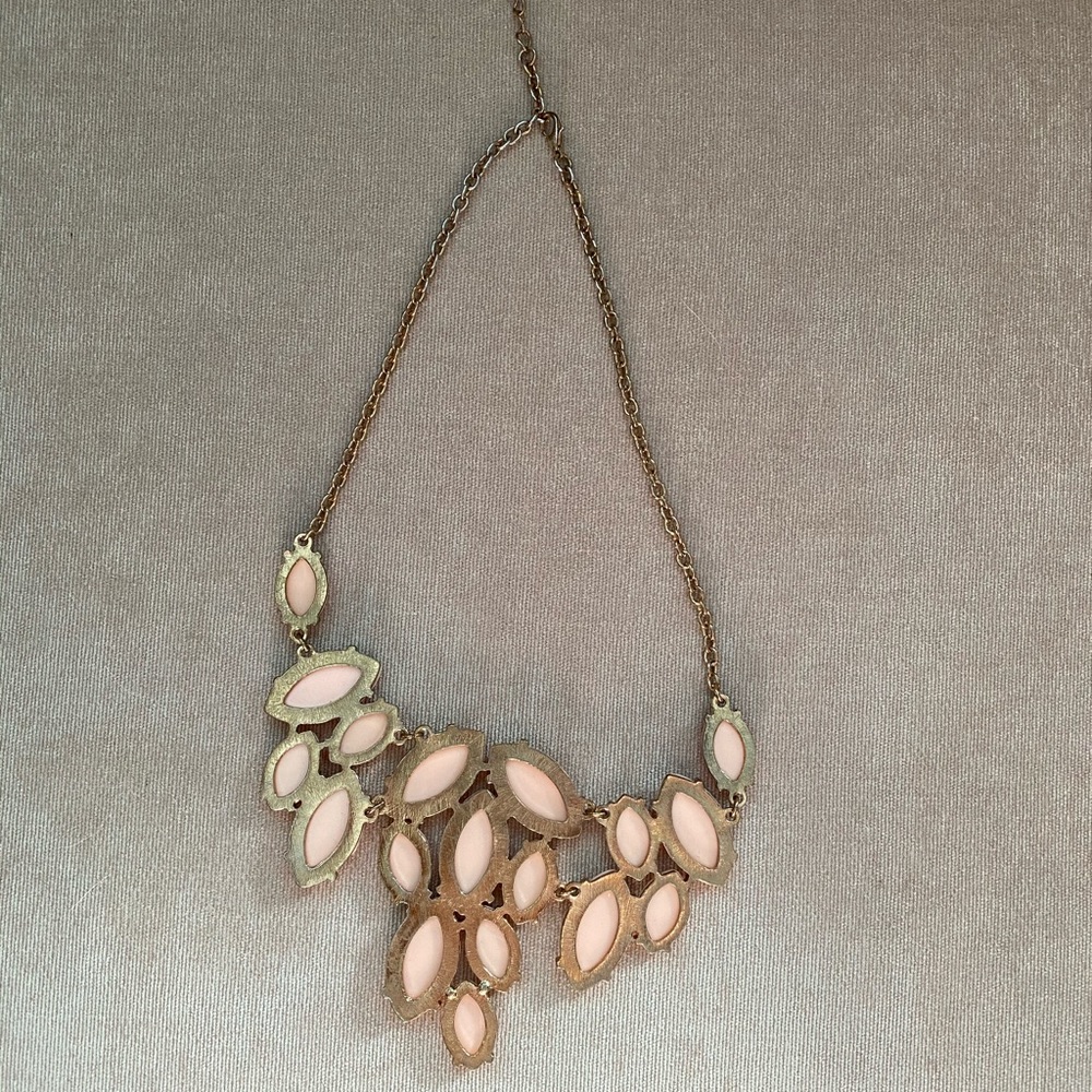 Pink/ peachy statement necklace - Picture 4 of 4